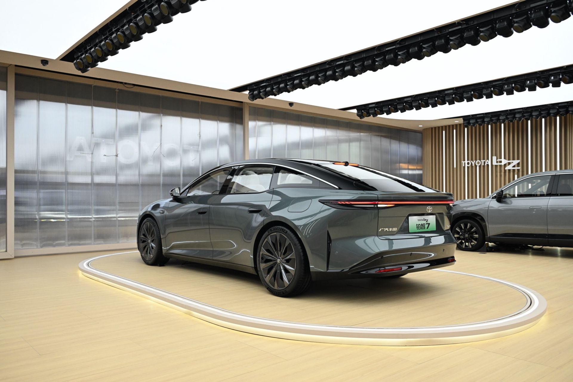 Toyota bZ7: Αυτό είναι το ηλεκτρικό με τις 3.100 παραγγελίες μέσα σε 1 ώρα