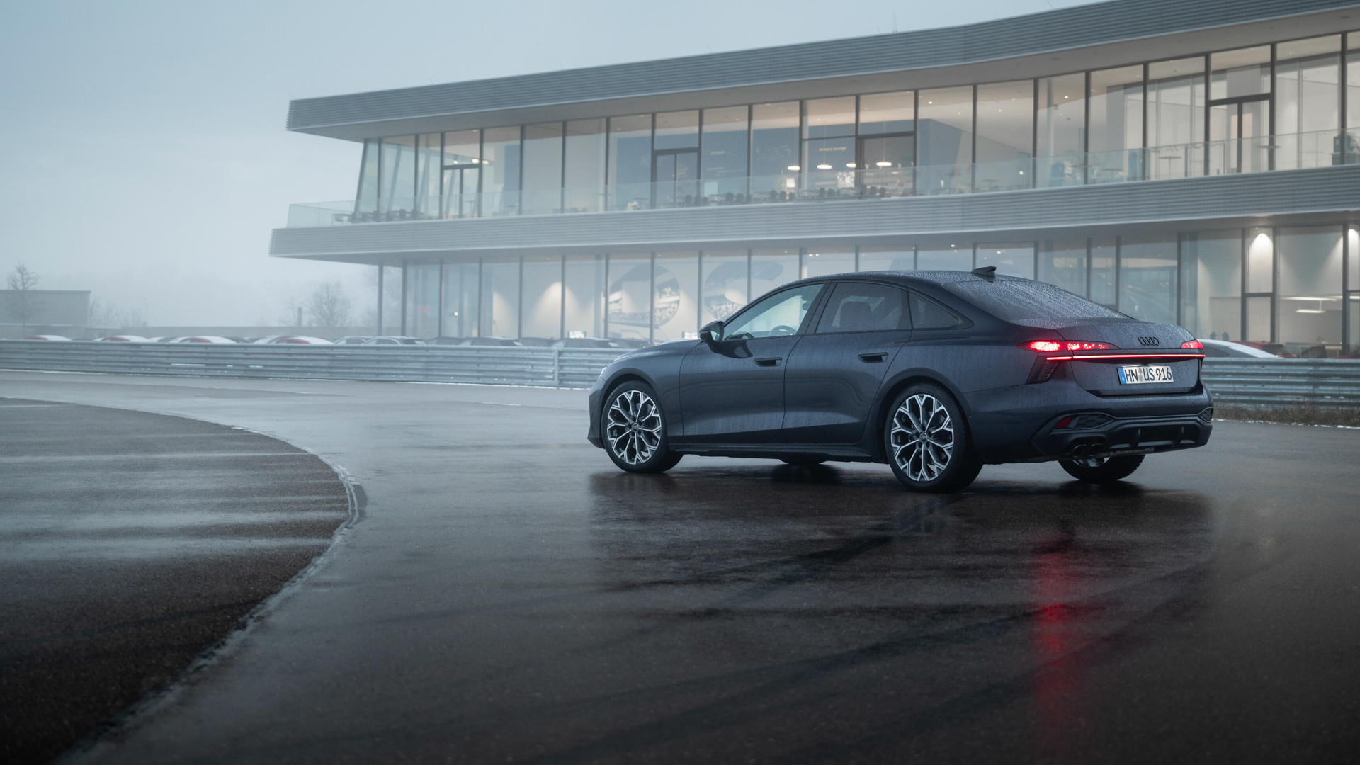 Audi A6 sedan TDI Stronic Quattro test drive 30 Audi A6 sedan TDI Stronic Quattro στατικό πίσω στην πίστα με βροχή