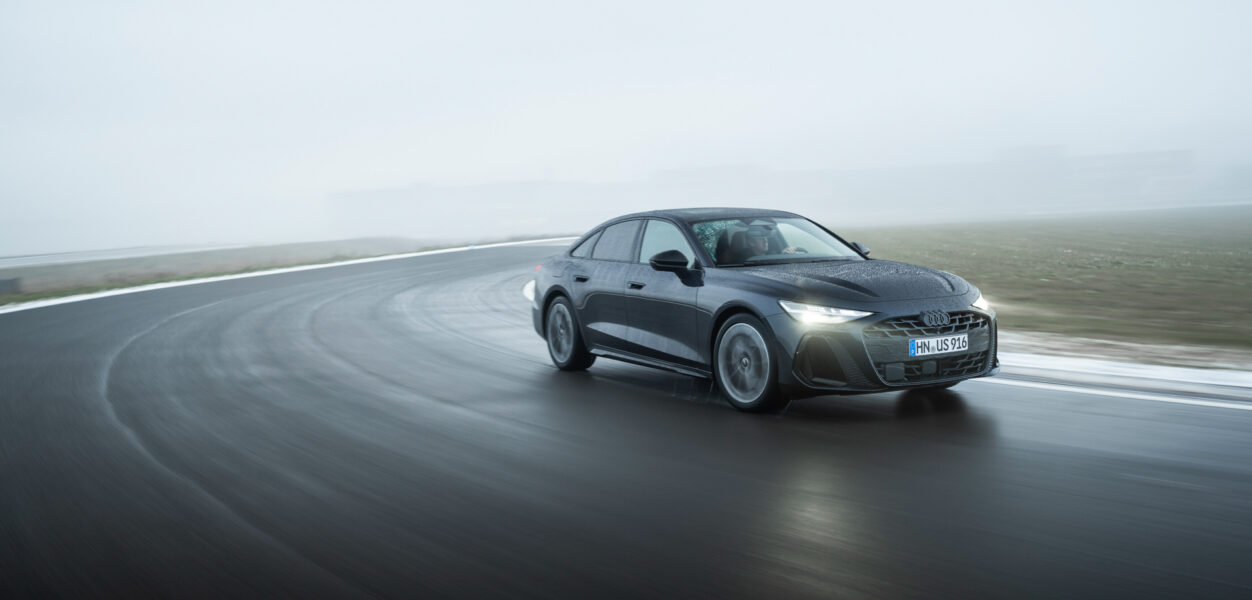 Audi A6 sedan TDI Stronic Quattro στην πίστα οδήγηση σε βροχή