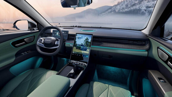 Lepas L8 Interior