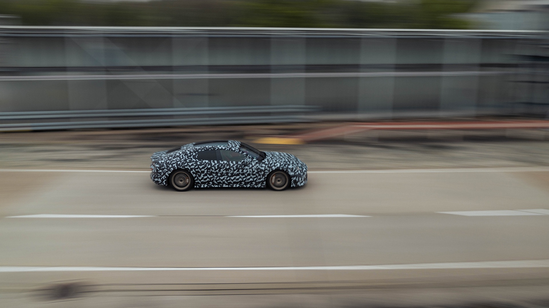 Mercedes AMG GT 4 Door Coupe camo2