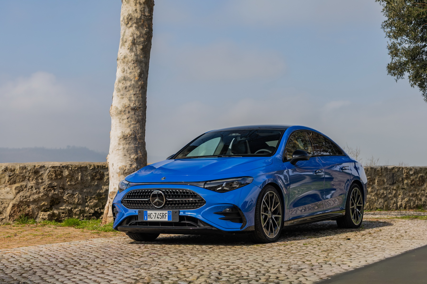 Mercedes Benz CLA200 Hybrid (1)
