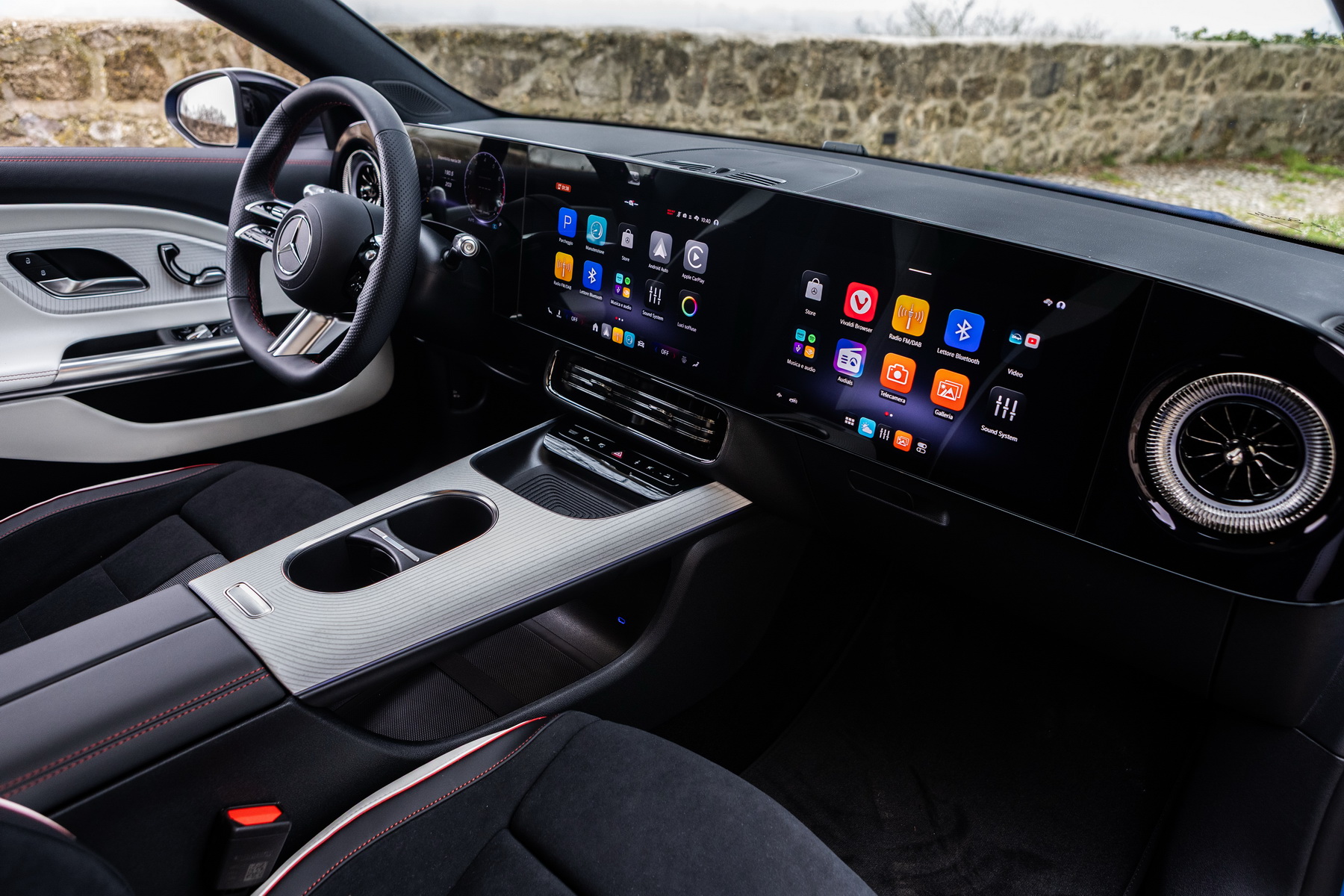 Mercedes Benz CLA200 Hybrid (6) - Ταμπλό, οθόνες