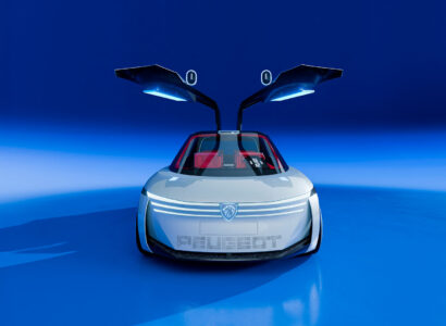 Peugeot Polygon Concept φωτογραφία στο studio με ανοιχτές πόρτες