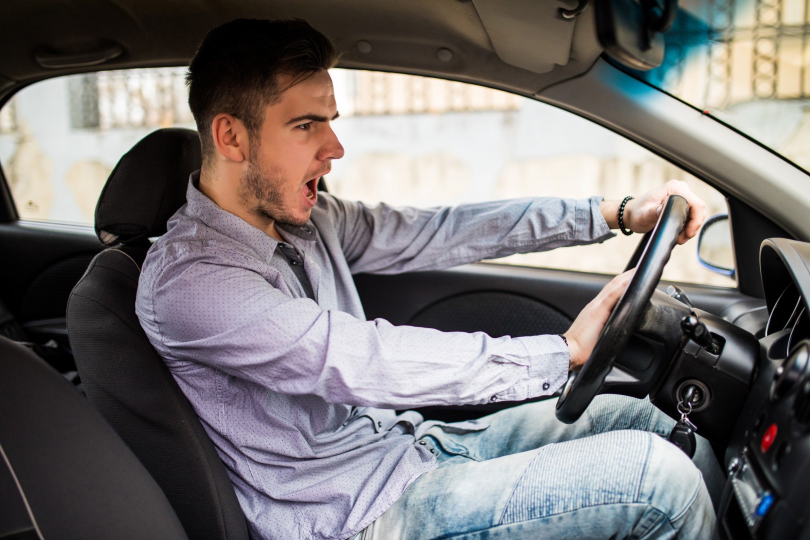 Road-Rage-1 Road rage: Γιατί οι ελληνικοί δρόμοι μετατρέπονται καθημερινά σε πεδίο μάχης - Πού οφείλονται οι άγριοι καβγάδες μεταξύ οδηγών