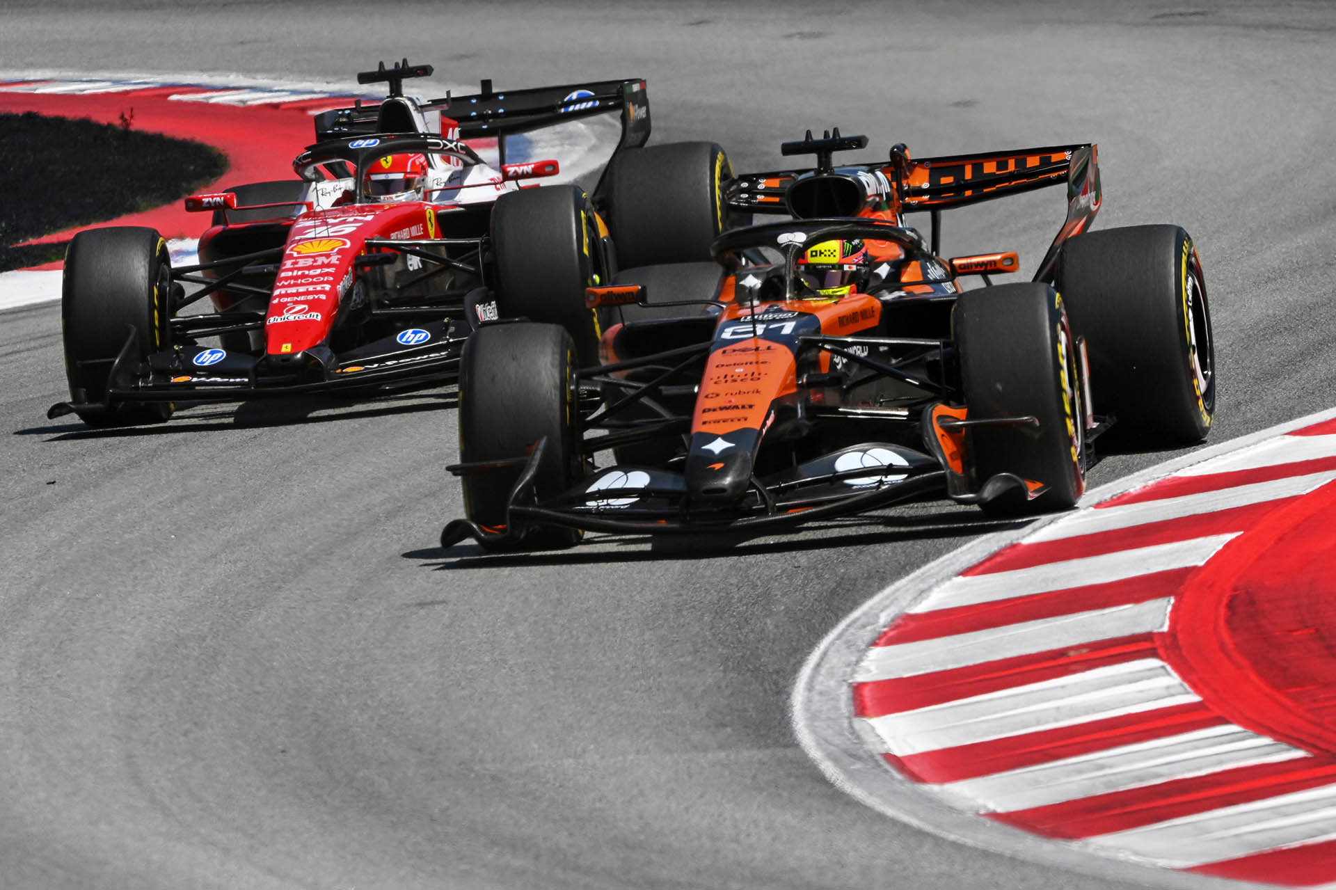 F1 Oscar Piastri (McLaren) & Charles Leclerc (Ferrari) 2026 Barcelona GP