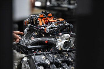 LEGO Technic Koenigsegg Sadair’s Spear (12)