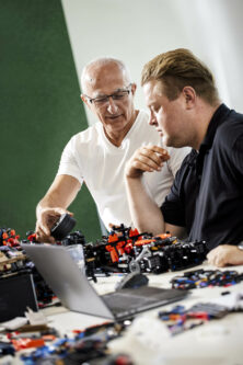 LEGO Technic Koenigsegg Sadair’s Spear (3)
