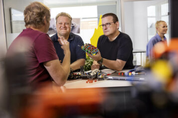 LEGO Technic Koenigsegg Sadair’s Spear (5)