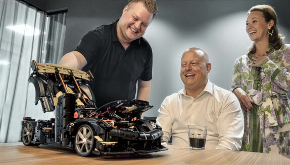 LEGO Technic Koenigsegg Sadair’s Spear (8)
