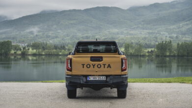 TOYOTA HILUX (14) TOYOTA HILUX (14)