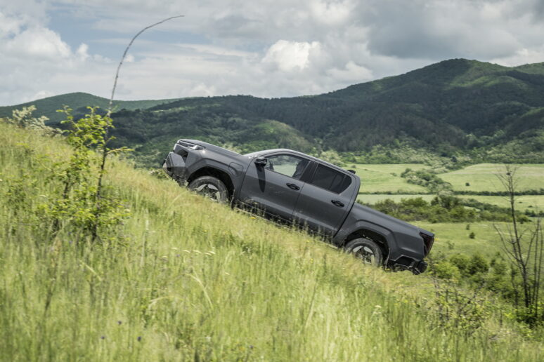 TOYOTA HILUX (32)