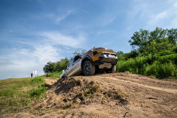 TOYOTA HILUX (38)