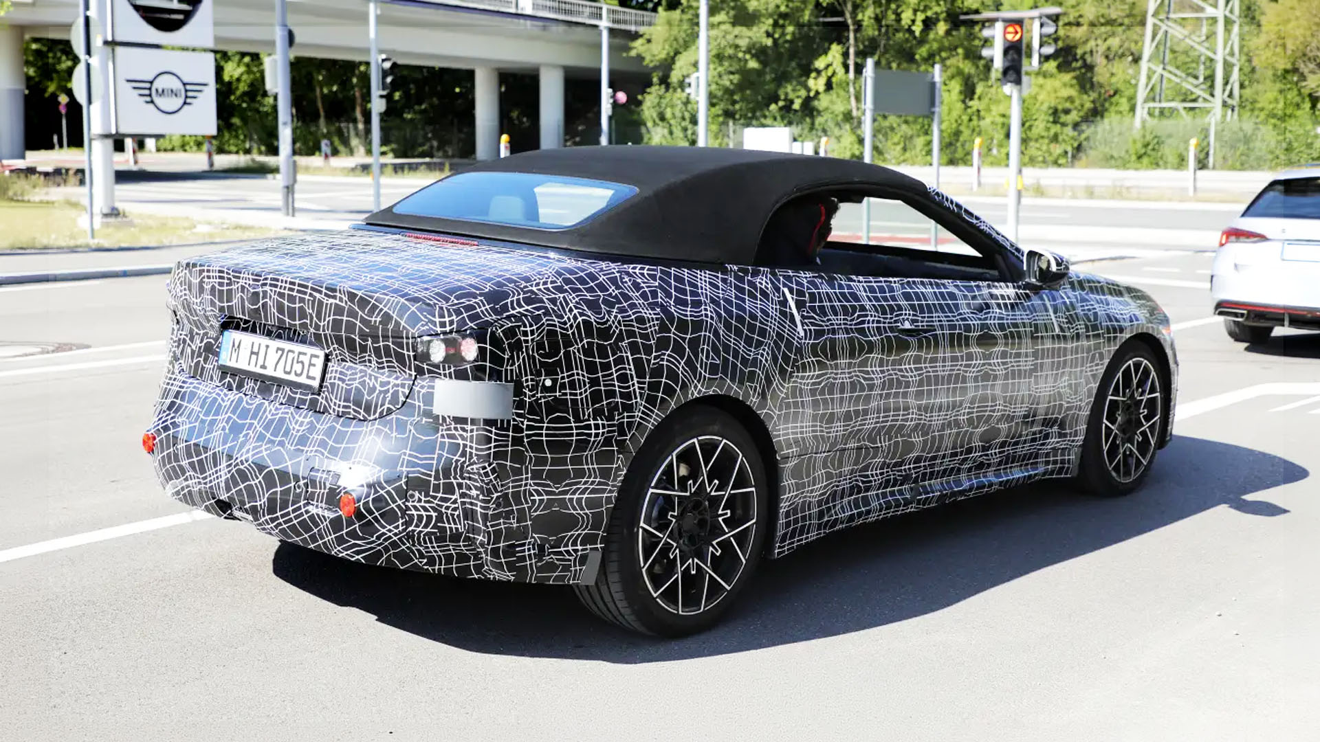 BMW i4 Cabriolet spy shots rear 3 4 BMW i4 Cabriolet spy shots rear 3 4