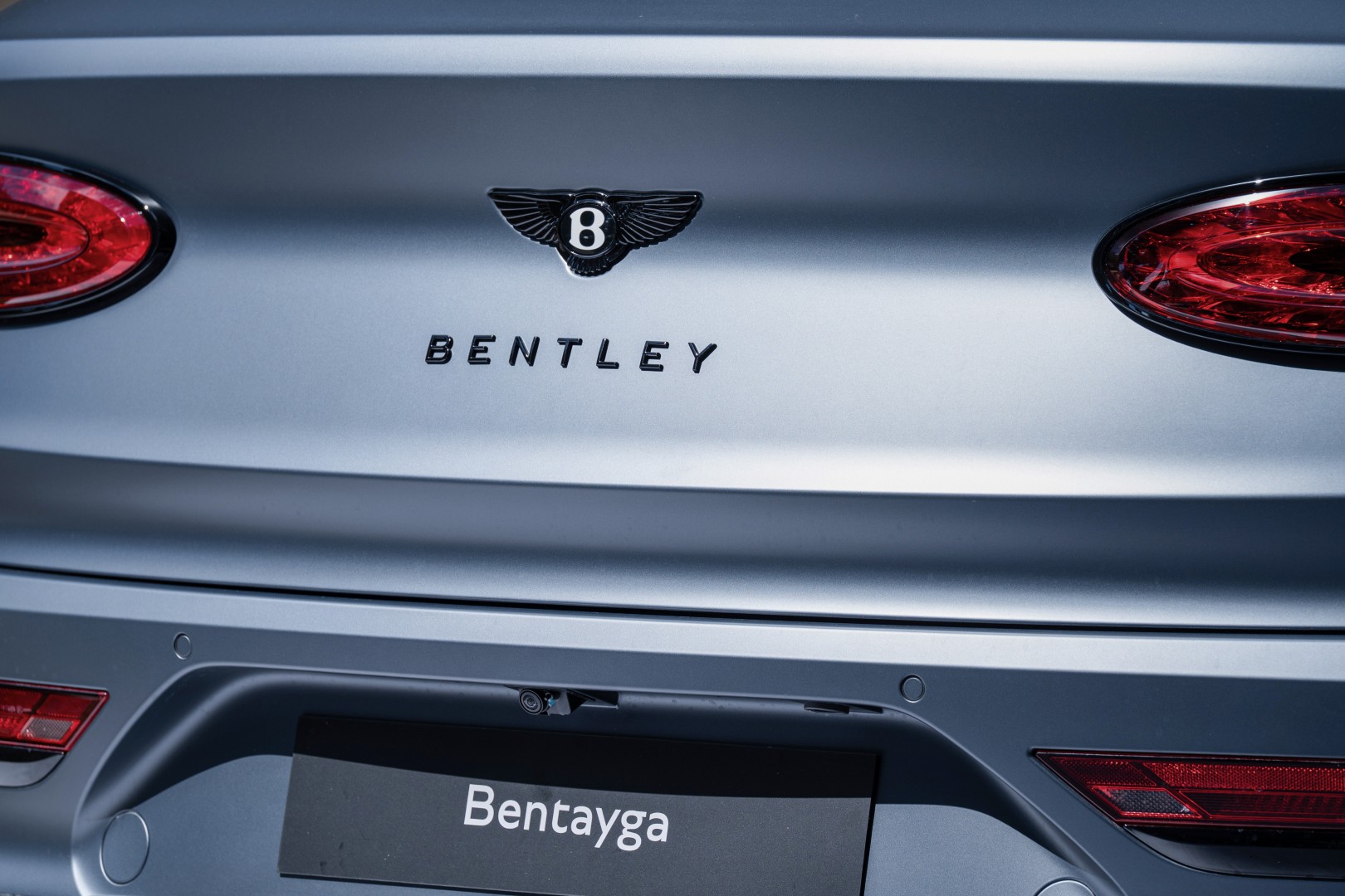 Bentley Caldera Collection: Όταν η Σαντορίνη εμπνέει την Bentley