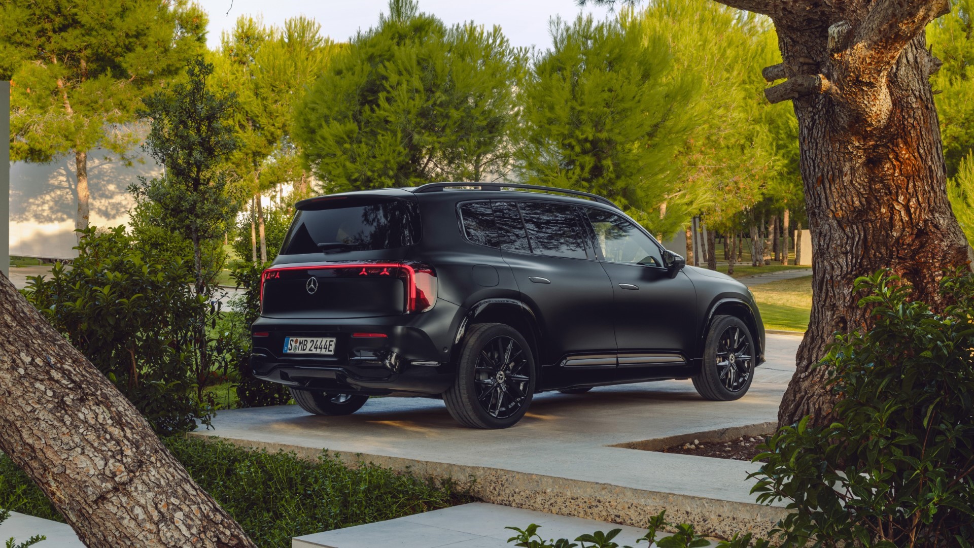 Mercedes Benz GLB new 2 Η νέα Mercedes-Benz EQB διαθέσιμη στην ελληνική αγορά