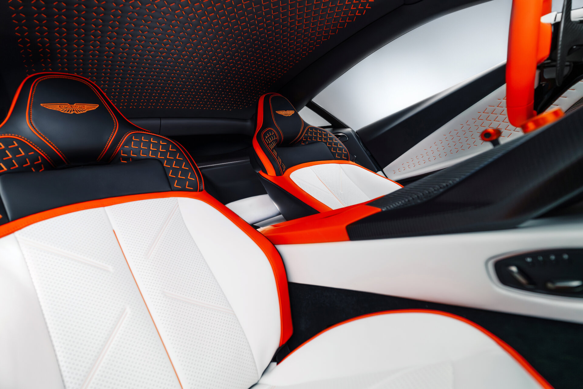 Aston Martin Valen 10 Aston Martin Valen 10
