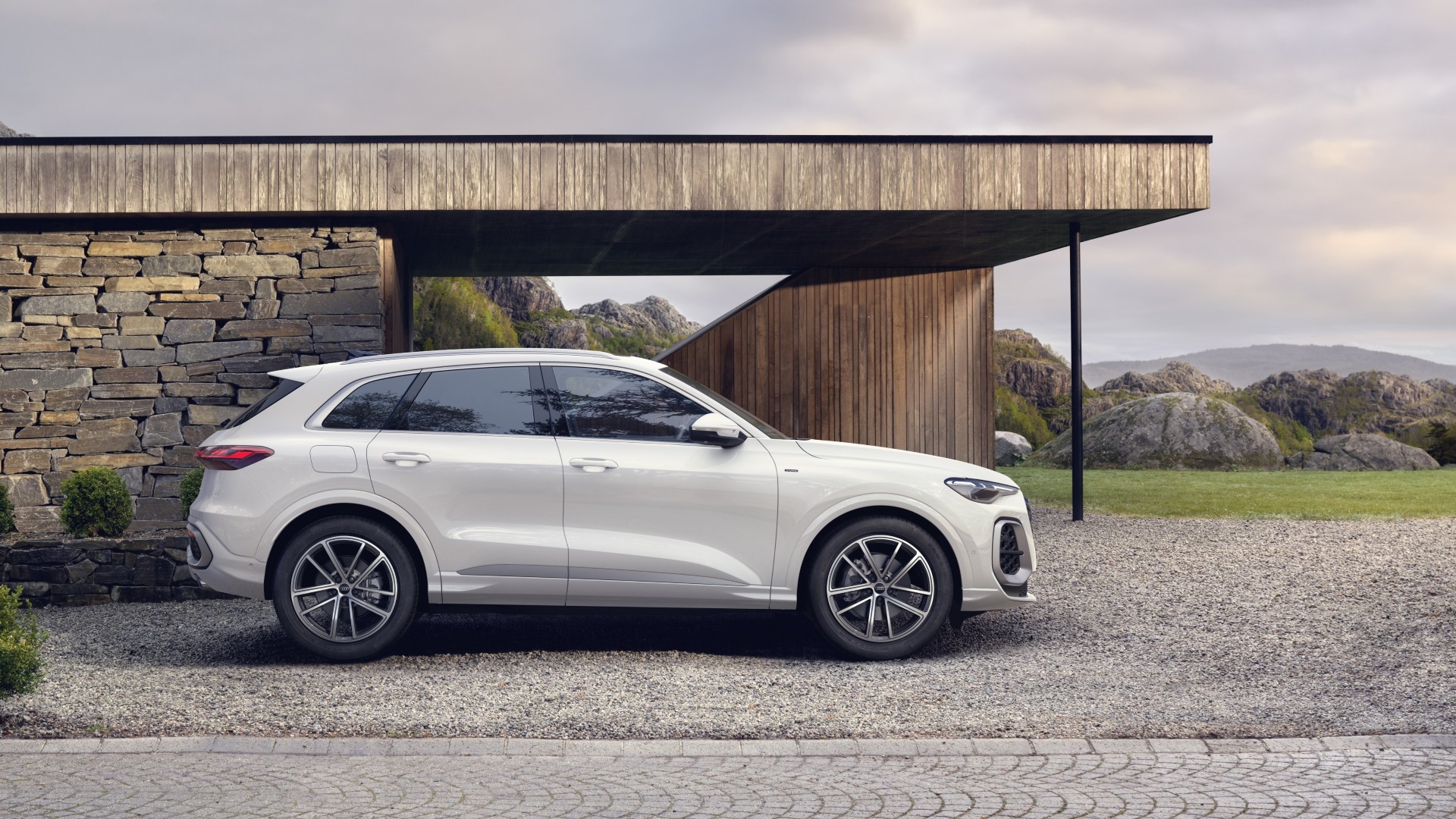 Δοκιμάζουμε το Audi Q5 SUV e-hybrid quattro των 367 ίππων