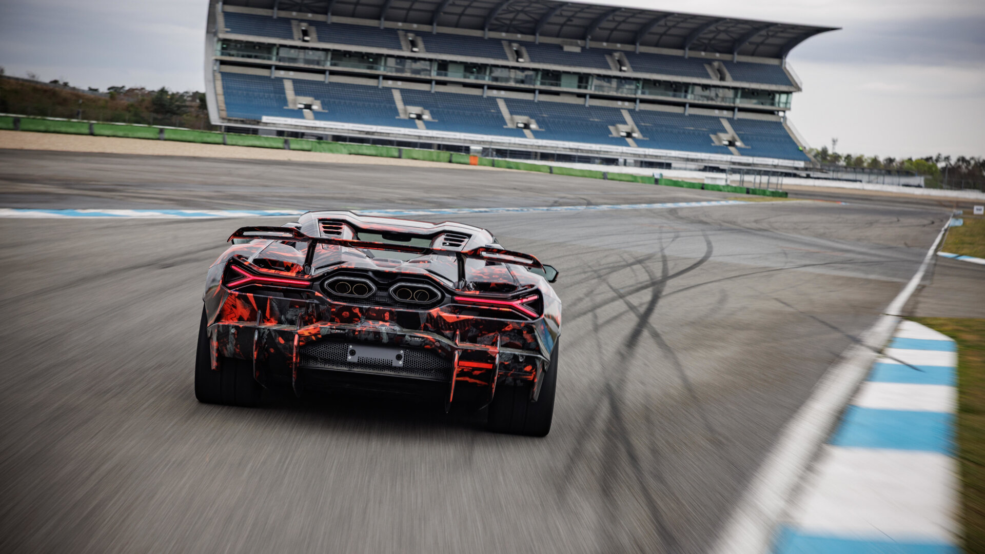 Lamborghini Revuelto SV (6) Lamborghini Revuelto SV (6)