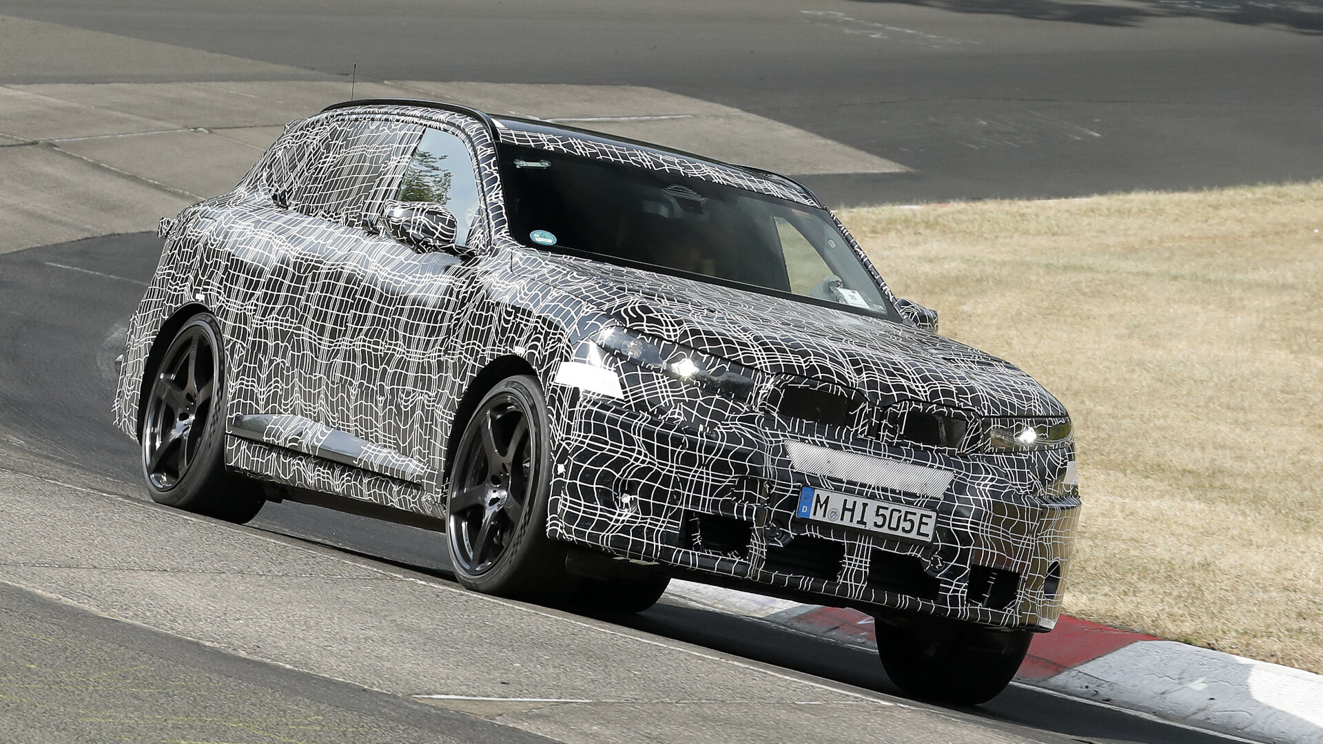New BMW iX5 M spy shot 001 New BMW iX5 M spy shot 001