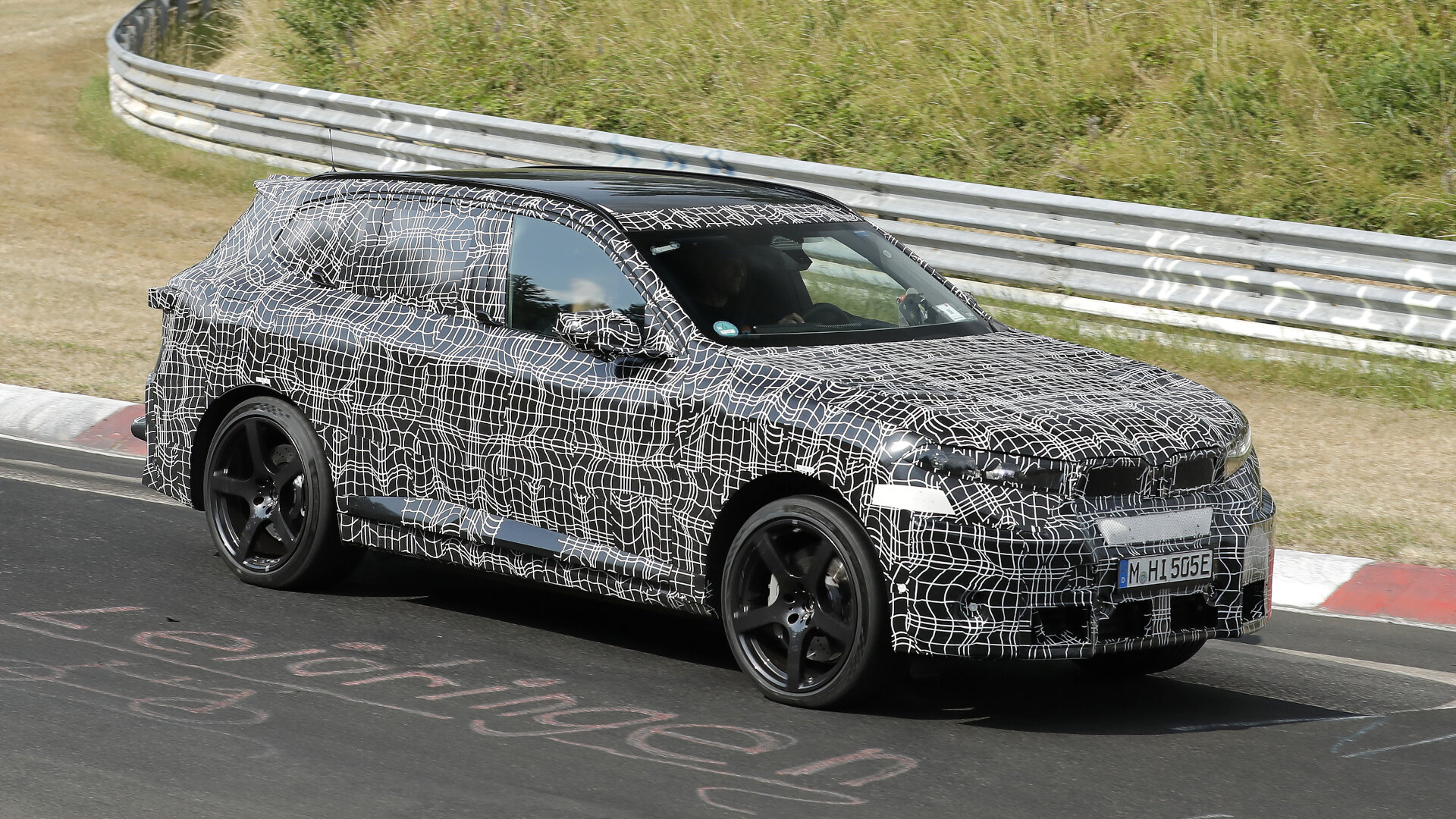 New BMW iX5 M spy shot 002 New BMW iX5 M spy shot 002