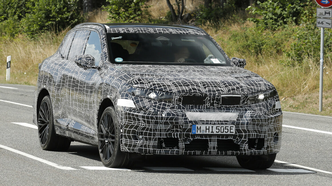 New BMW iX5 M spy shot 006