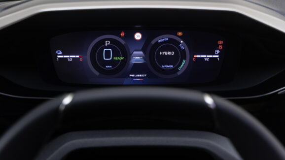 Peugeot 408 plug in hybrid test drive 21