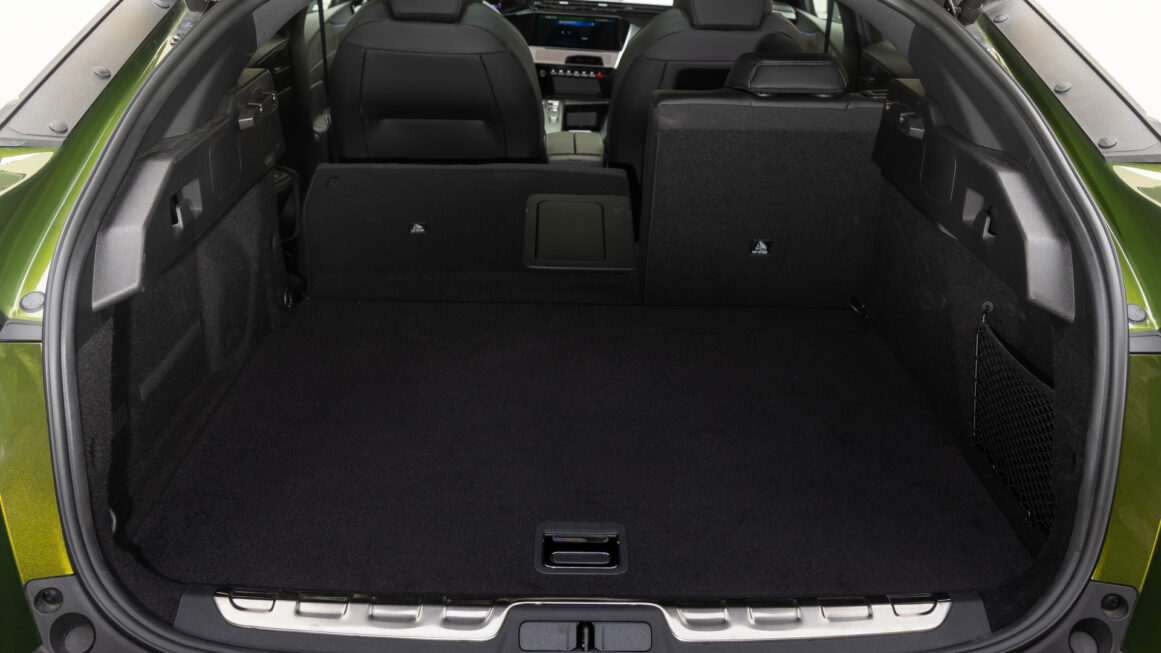 Peugeot 408 plug in hybrid test drive 7
