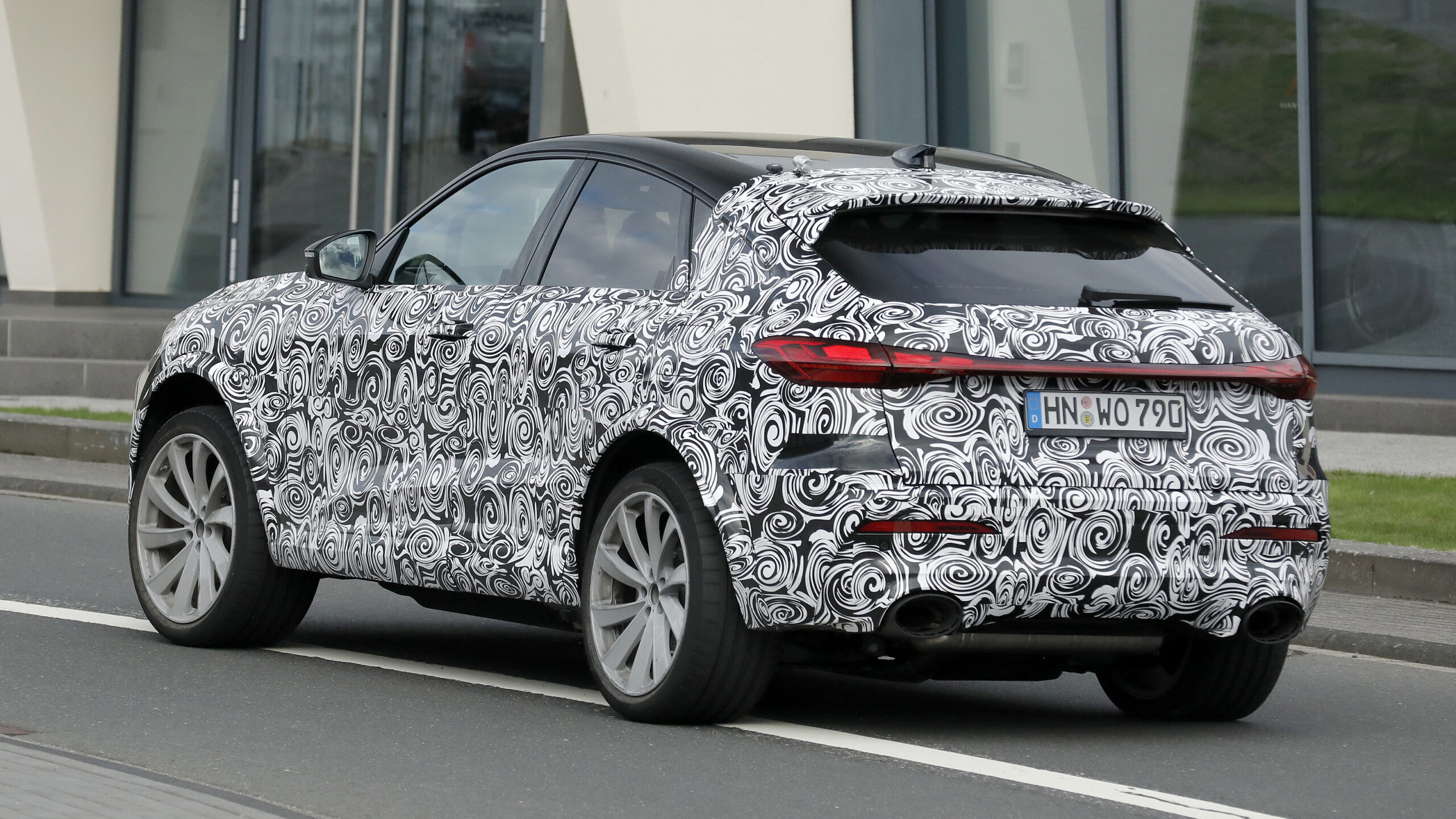 Audi RS Q5 Sportback spy shots (4)