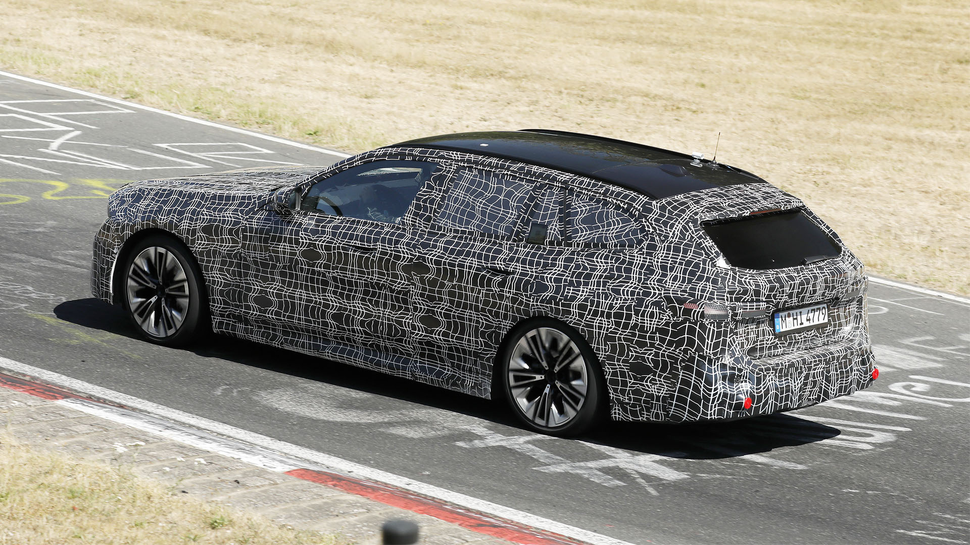 BMW Seira 5 spy shots 2026 (3) BMW Seira 5 spy shots 2026 (3)