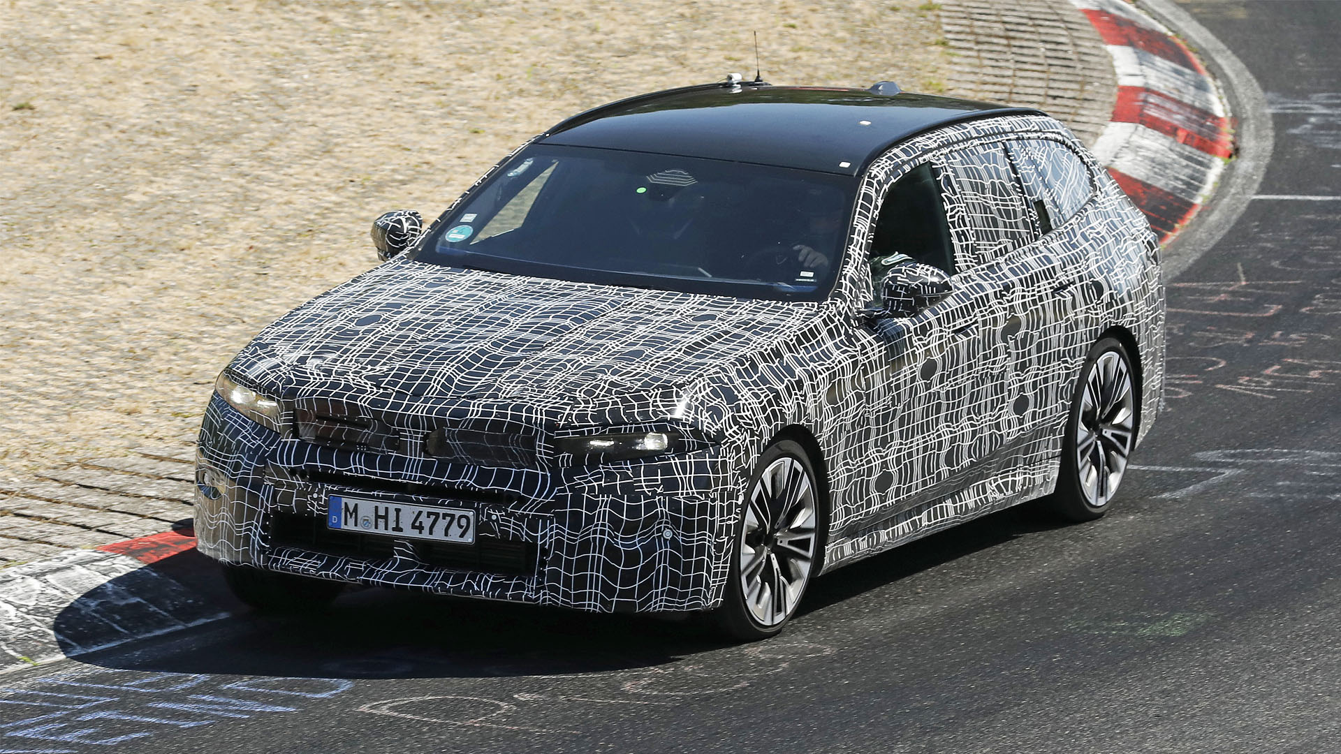 BMW Seira 5 spy shots 2026 (4) BMW Seira 5 spy shots 2026 (4)
