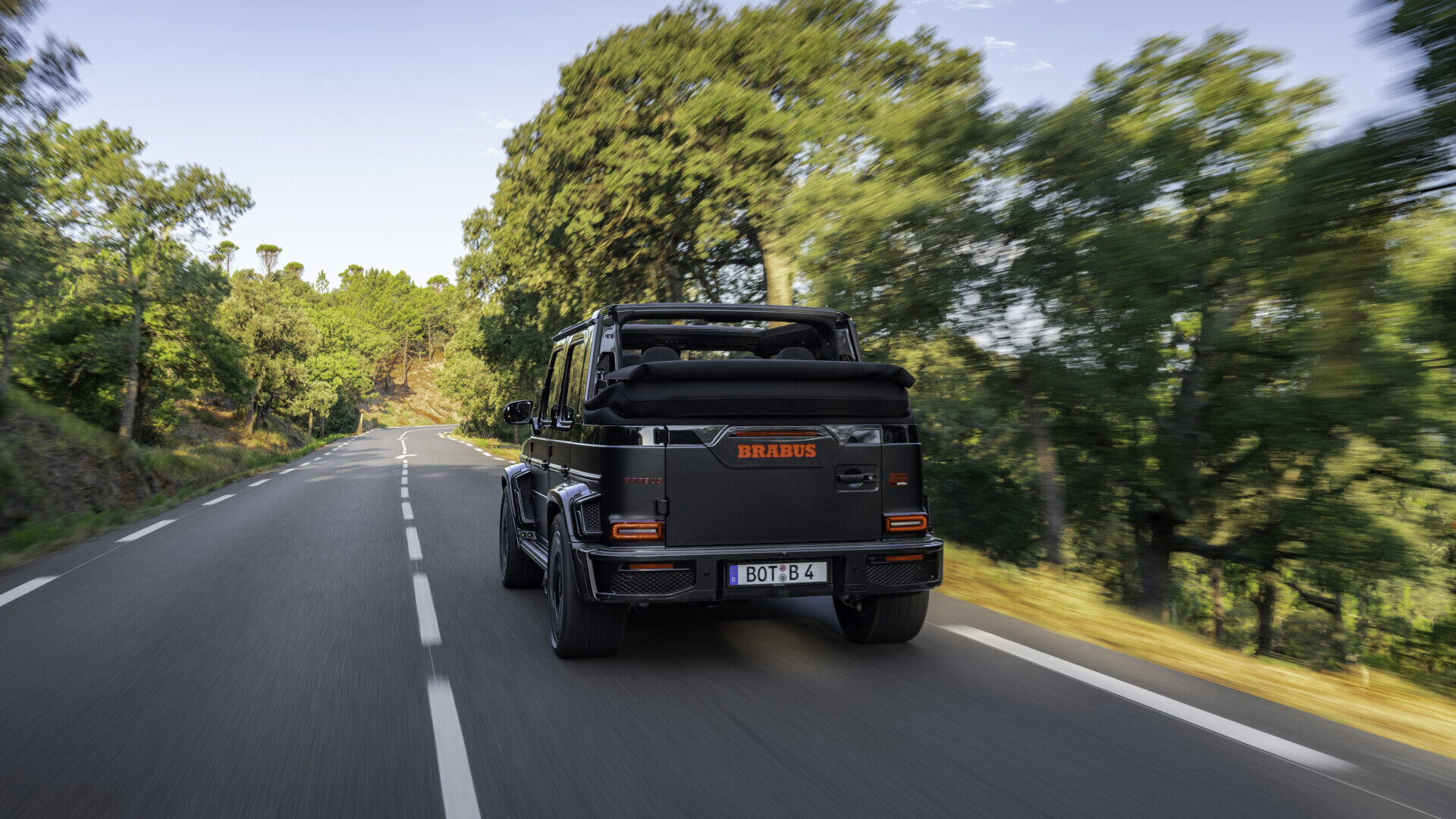 BRABUS 900 Rocket Edition Cabrio 2026 (12) BRABUS 900 Rocket Edition Cabrio 2026 (12)