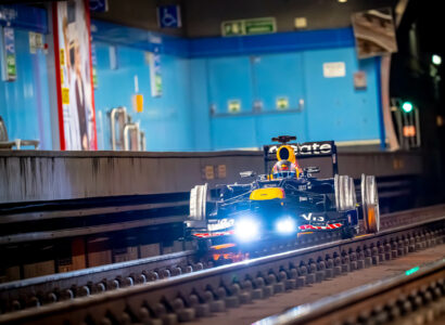 F1 Red Bull RB8 Madrid Metro (1)