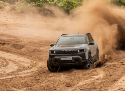 Jeep Compass: Νέες εκδόσεις από 37.990 ευρώ και με έως 660 χιλιόμετρα αυτονομίας