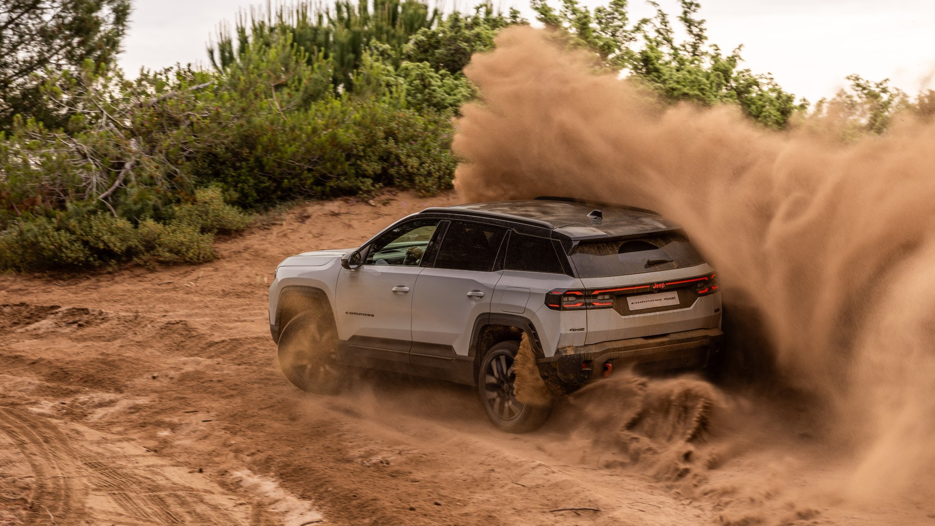 Jeep Compass: Νέες εκδόσεις από 37.990 ευρώ και με έως 660 χιλιόμετρα αυτονομίας