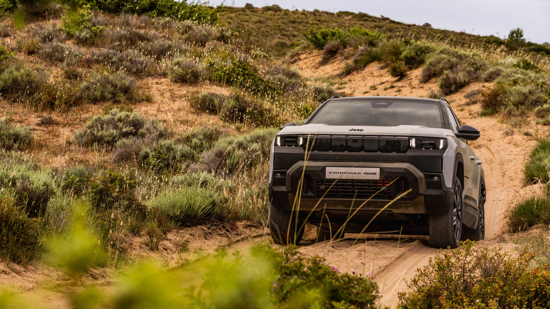 Jeep Compass: Νέες εκδόσεις από 37.990 ευρώ και με έως 660 χιλιόμετρα αυτονομίας