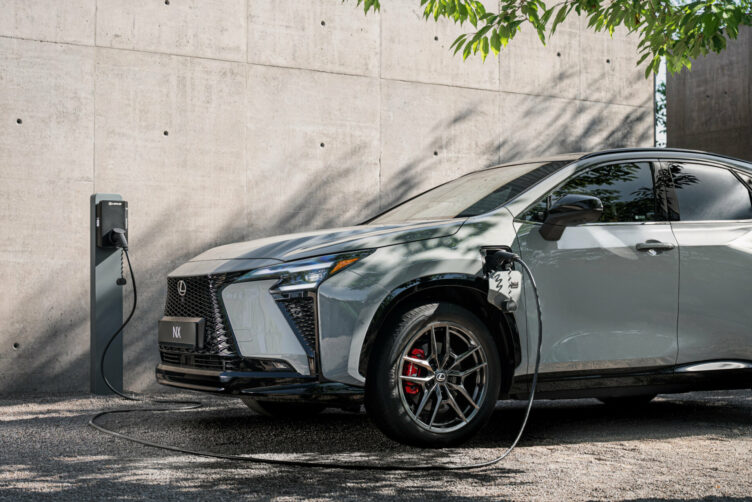 Lexus NX Photo 3