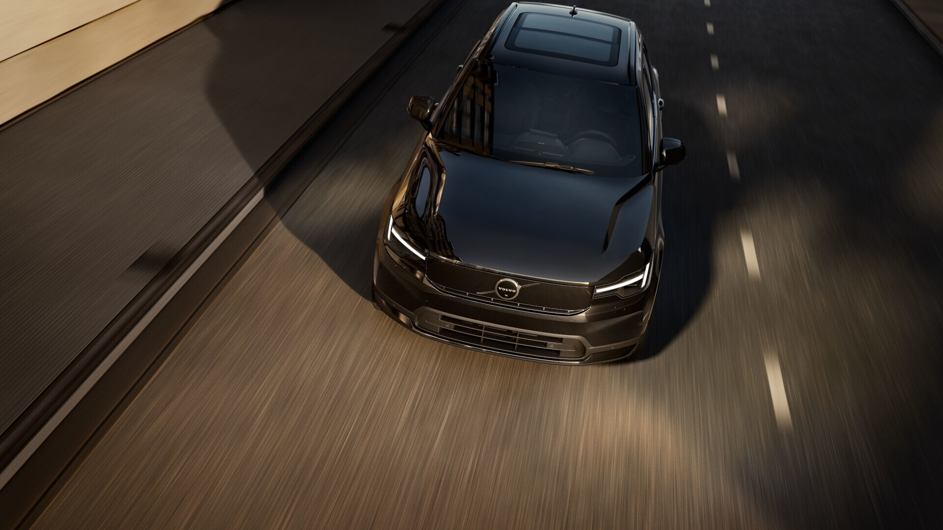 The New Volvo EX40 Exterior RollingFront The New Volvo EX40 Exterior RollingFront