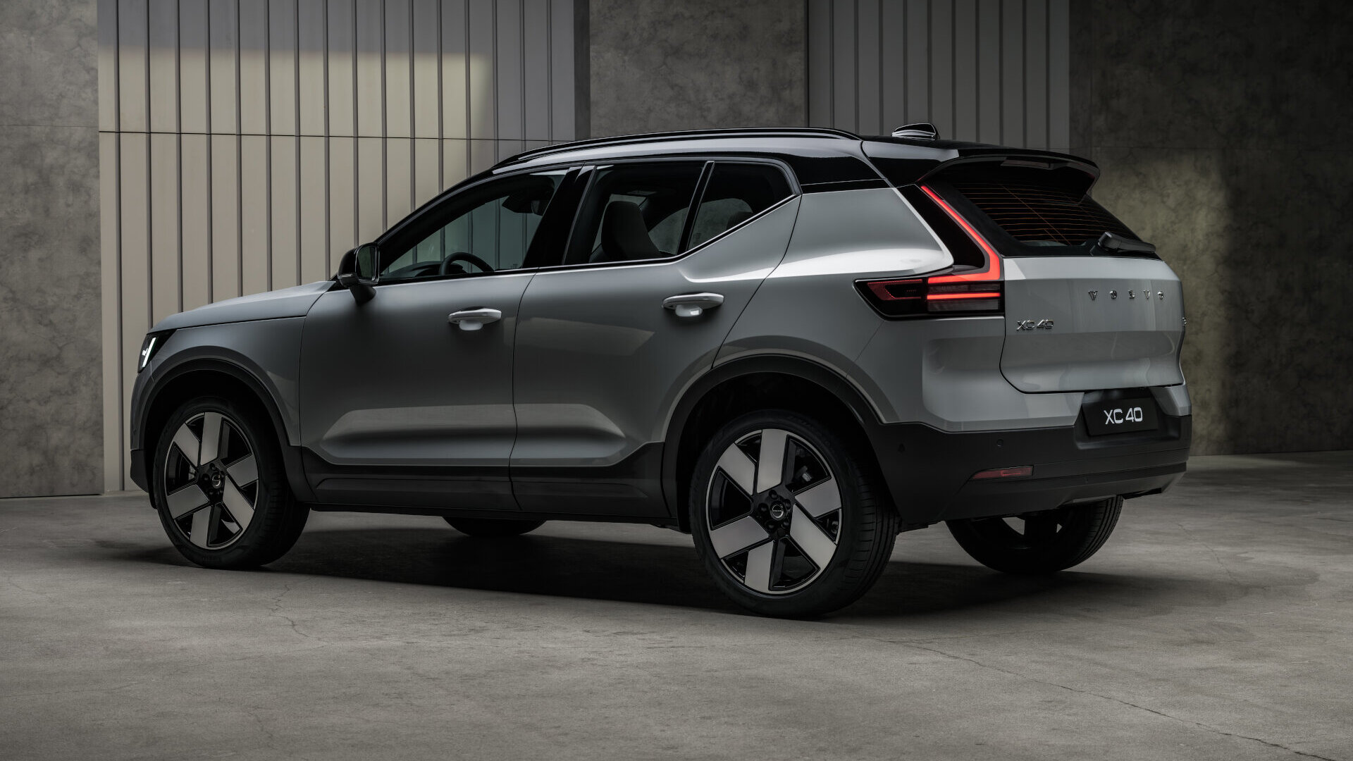 The New Volvo XC40 Studio Rear34 The New Volvo XC40 Studio Rear34