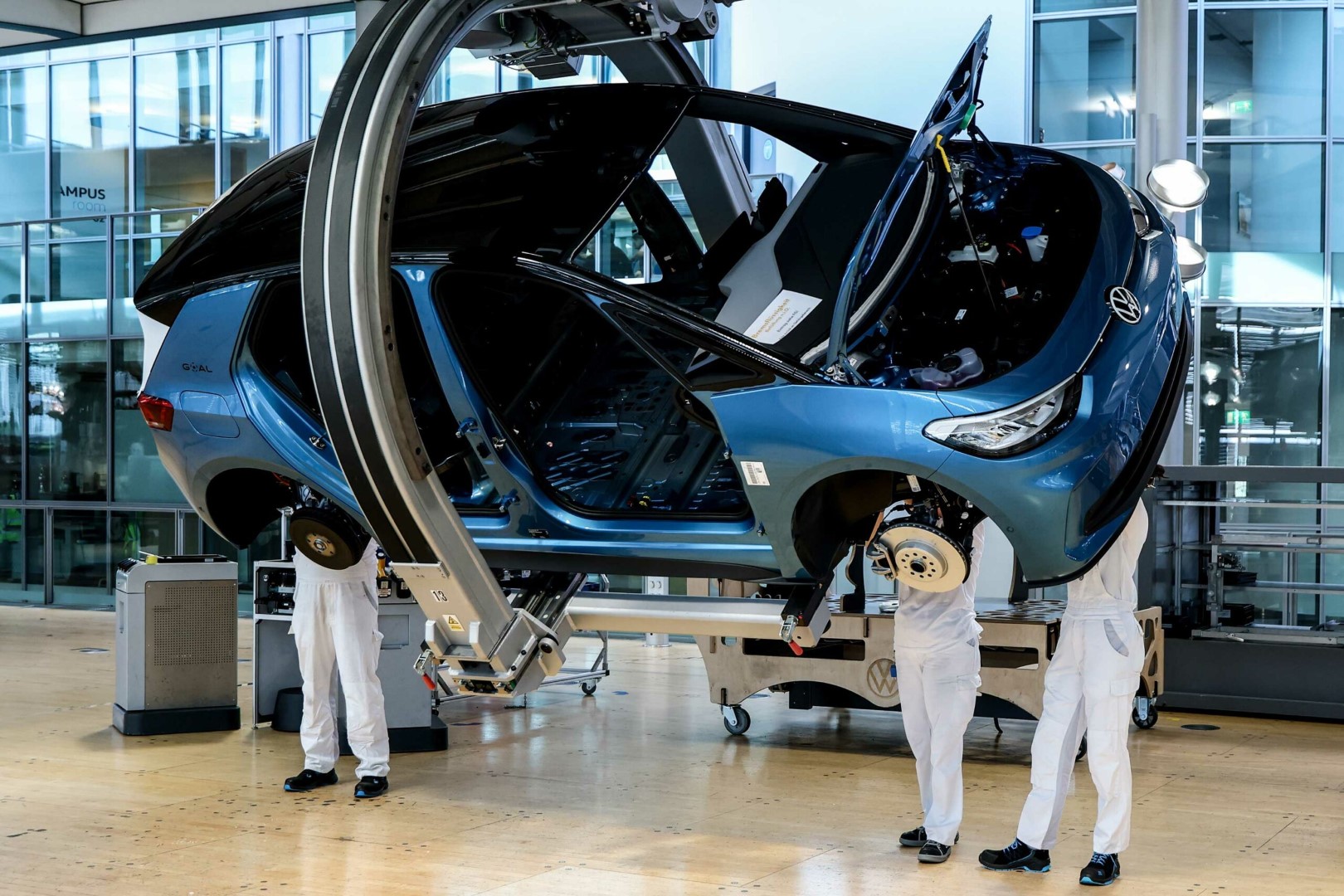 Volkswagen: Το χρονικό μιας κρίσης που απειλεί 4 εργοστάσια στη Γερμανία