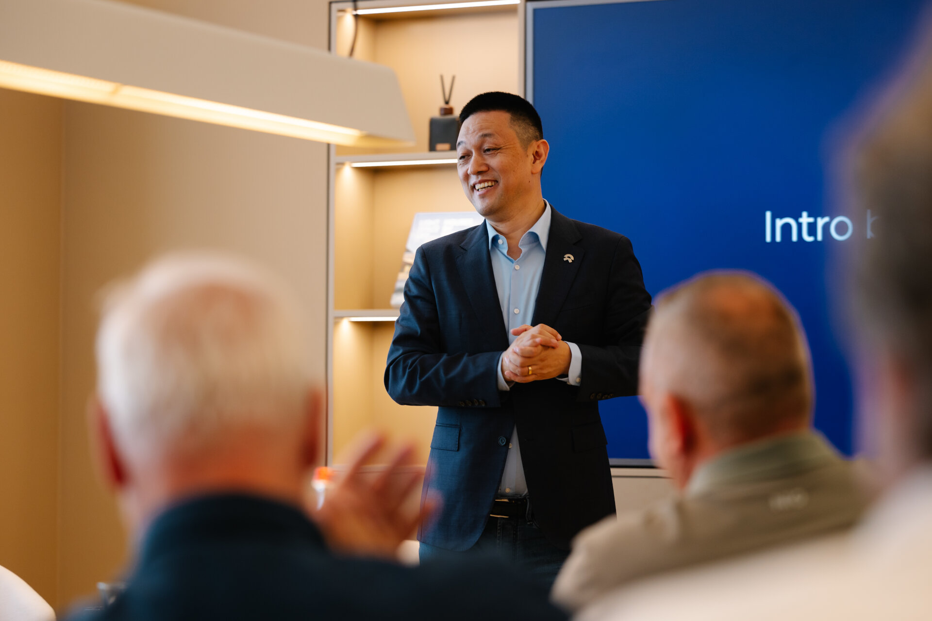 William Li Nio (3) William Li Nio (3)