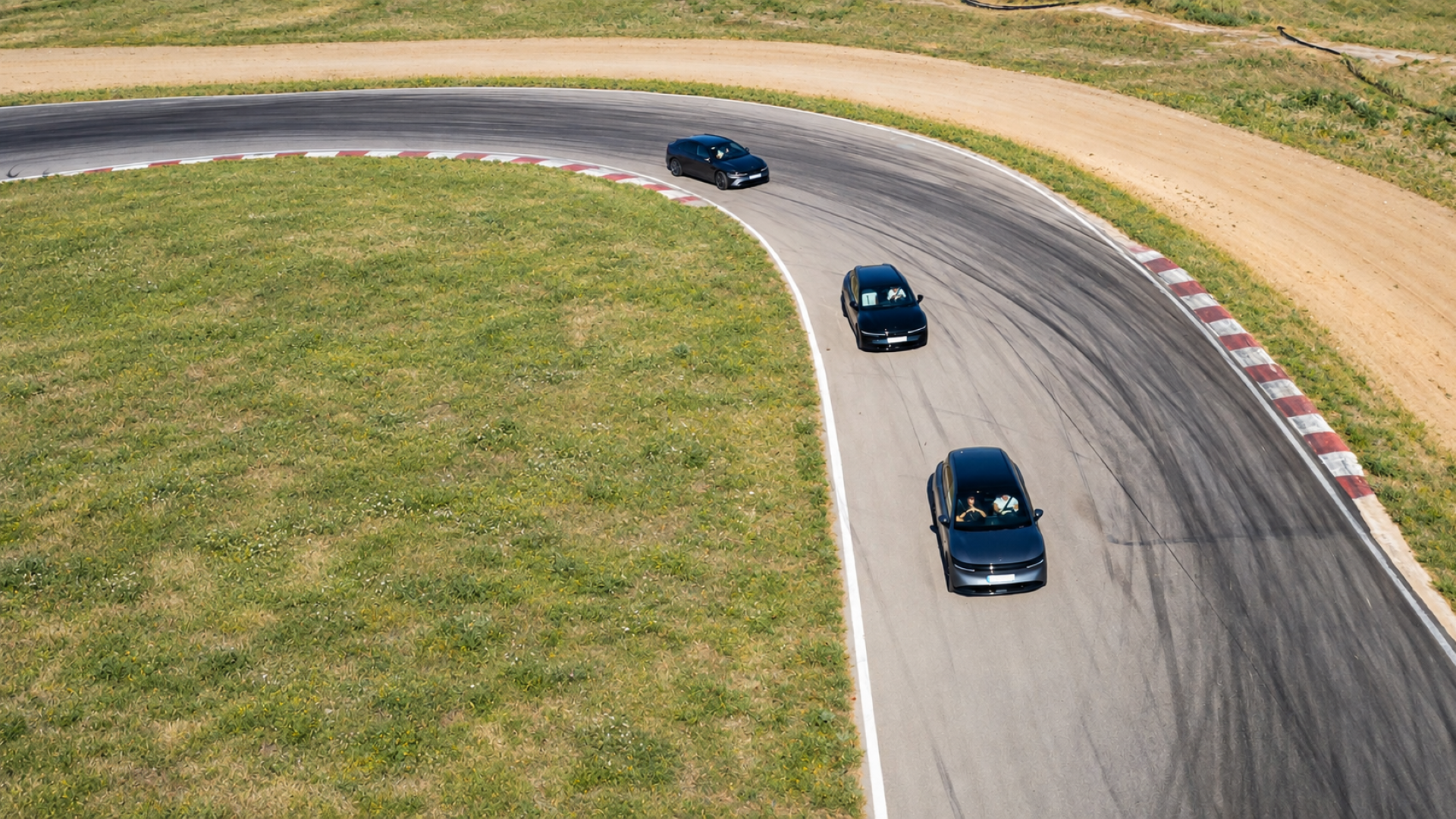 Zeekr Driving Days: Η Zeekr «ηλεκτρίζει» την πίστα των Μεγάρων