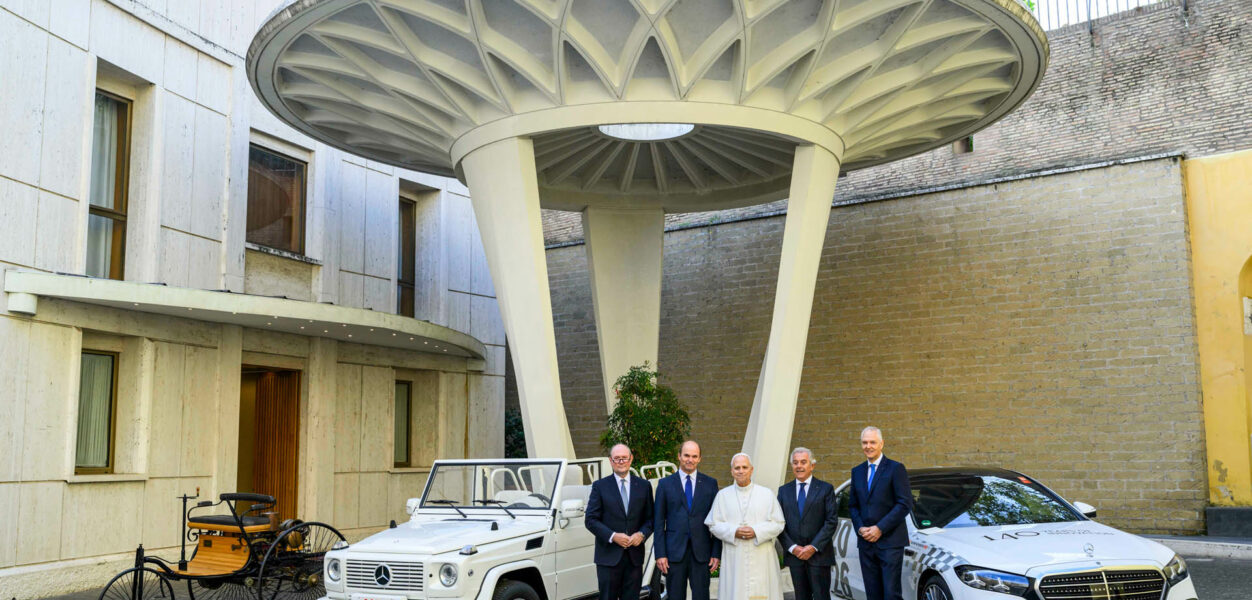 Exhibition Mercedes Benz A Century of Popemobiles at the Vatican picture with Pope Leo XIV