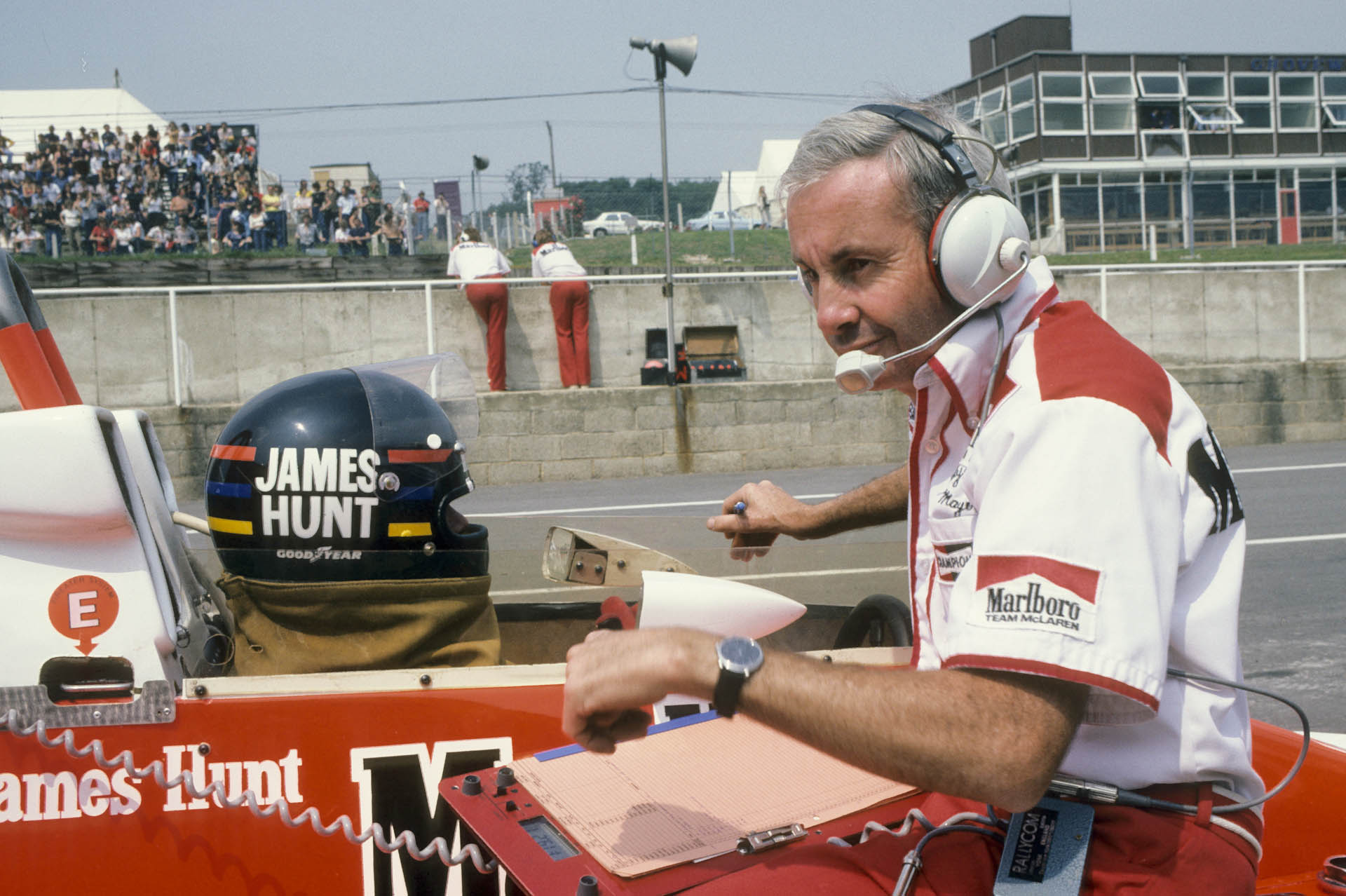 F1 James Hunt & Teddy Mayer (McLaren) F1 James Hunt & Teddy Mayer (McLaren)