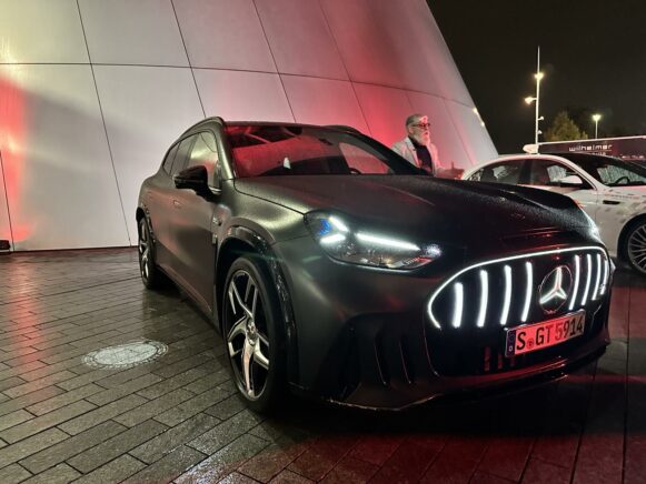 Mercedes AMG GT SUV motorone 004