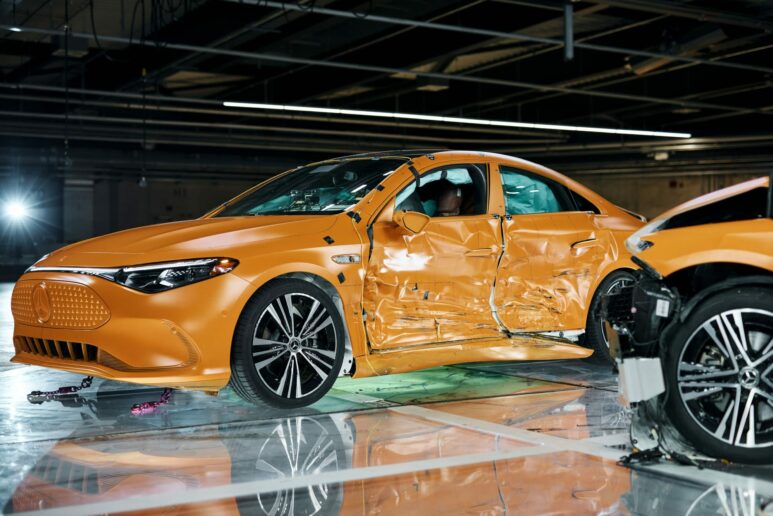 Mercedes Benz CLA safety test (2)