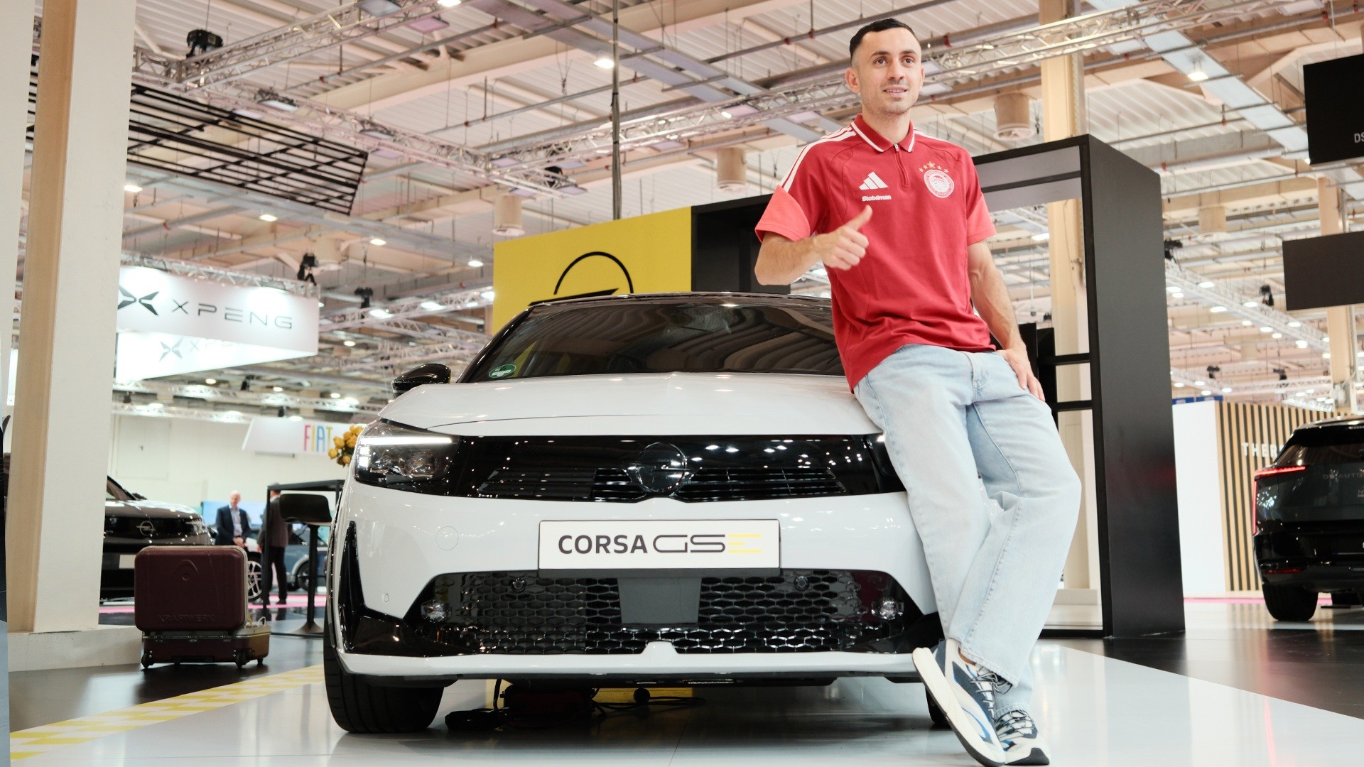 Opel Auto Athina 2026 Olympiacos 4 Opel: Οι παίκτες του Ολυμπιακού στο περίπτερό της στην «Auto Athina 2026»